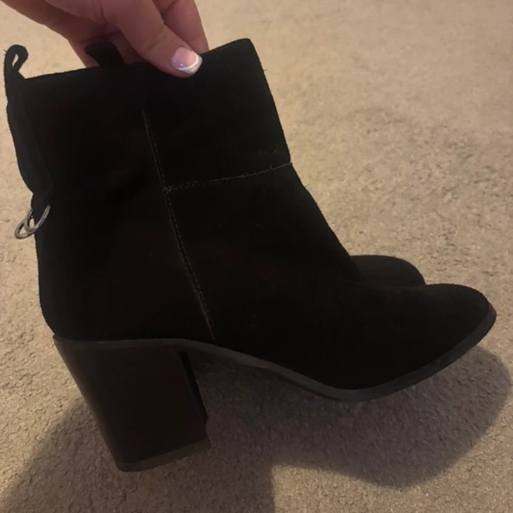 Chic Black Heeled Boots